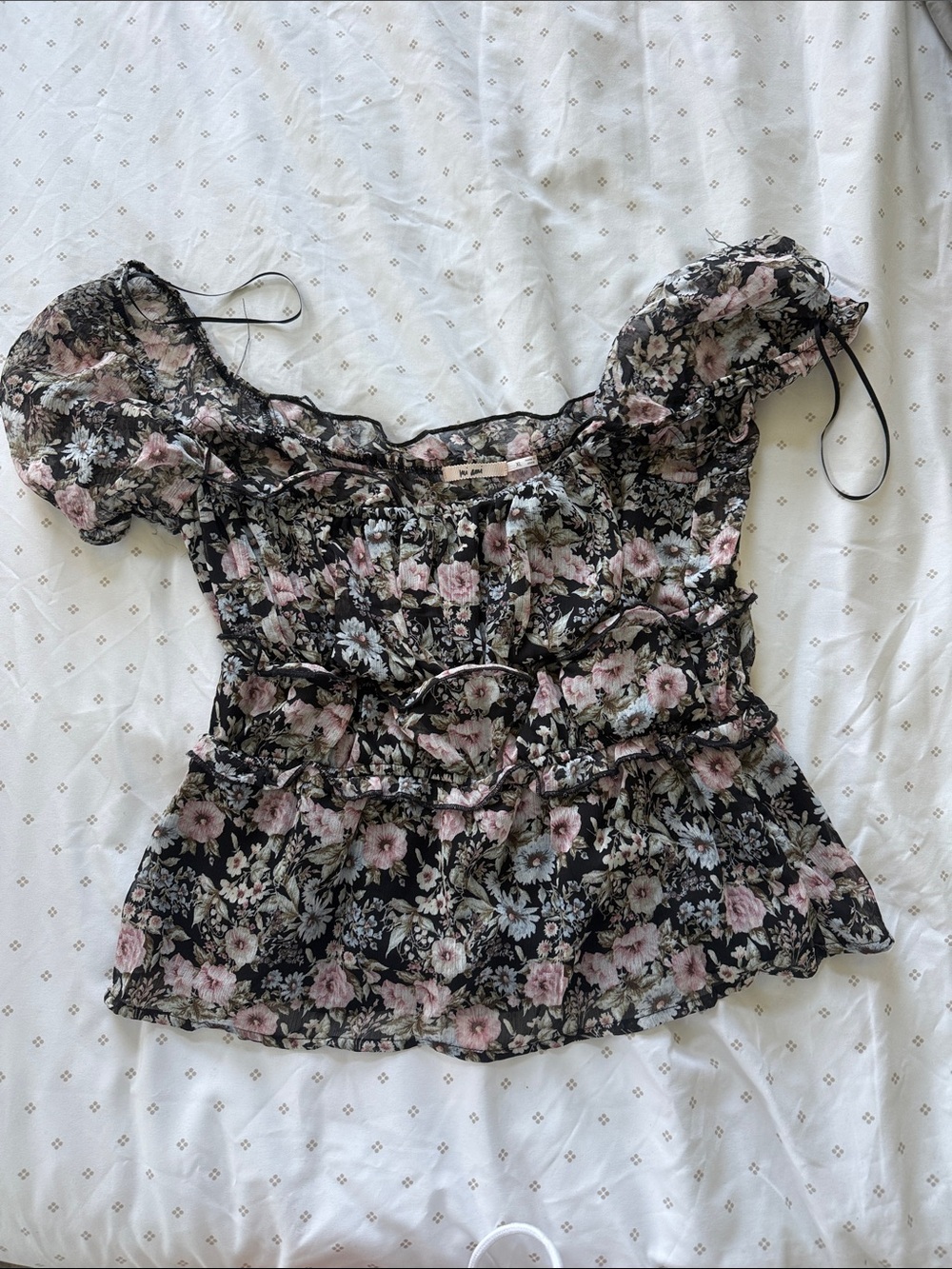 Floral Puff-Sleeve Square Neck Top in Black and Blush